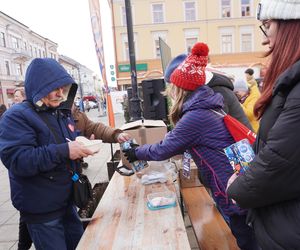 33. Finał Wielkiej Orkiestry Świątecznej Pomocy. Dziennikarze Radia ESKA rozgrzewają Tarnów pysznym żurkiem!