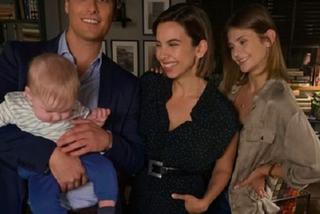 M jak miłość. Aneta (Ilona Janyst), Olek (Maurycy Popiel), Lilka (Monika Mielnicka), Borys (Tymon Szkopek)	