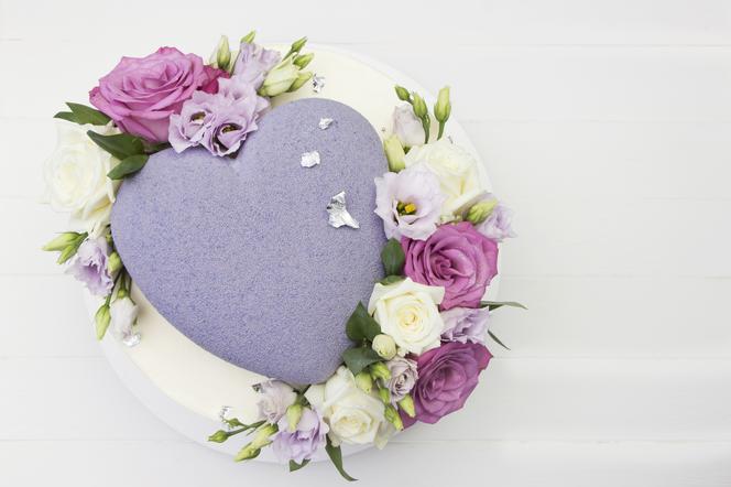 Tort na rocznicę ślubu w wersji kwiatowej 