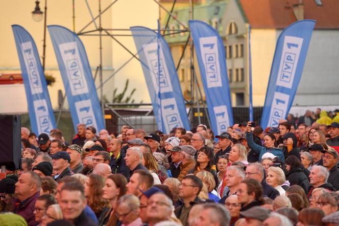 Gwiazdy we wzruszającym koncercie TVP1 „Wierzę w lepszy świat”. Dawno niewidziany Ryszard Rynkowski!