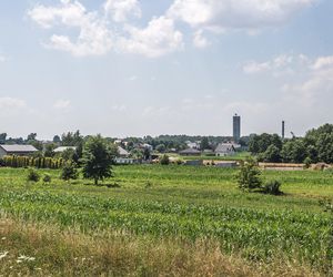 Tutaj ludzie dwa razy płakali. Opowieść o Woli - wsi jak żadna inna