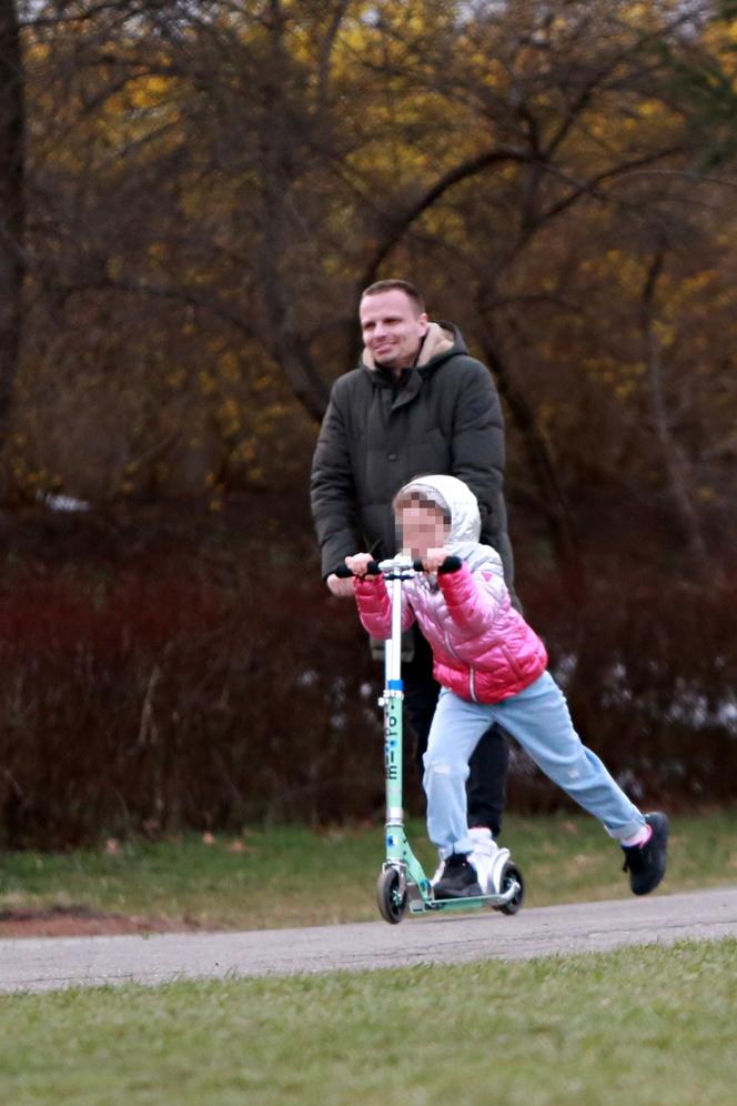 Tak wygląda tydzień z tatą Marcinem Hakielem