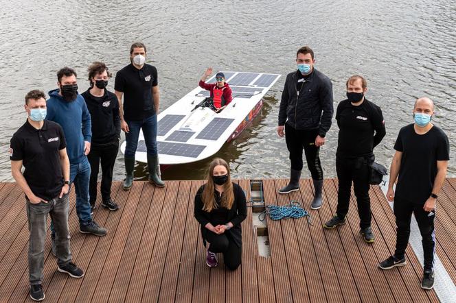 Studenci Politechniki Wrocławskiej zbudowali łódź napędzaną energią słoneczną