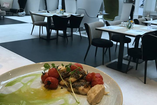 Gdzie zjeść business lunch w Warszawie? Oto najlepsze restauracje na spotkanie biznesowe! [PRZEGLĄD]