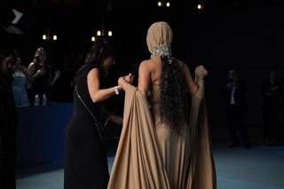 Wszyscy patrzyli na Kim Kardashian. Ale nic nie mogli zobaczyć!