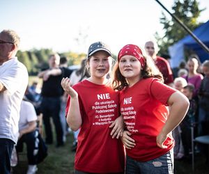 Rodzice i mieszkańcy protestują przeciwko usunięciu publicznej szkoły z gminnego budynku. To serce naszej lokalnej społeczności