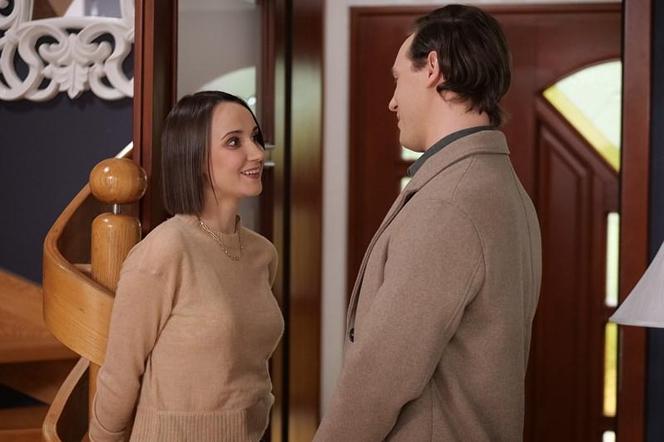 Pierwsza miłość, odcinek 3816 Melka (Ewa Jakubowicz), Remigiusz Reterski (Stefan Pawłowski)