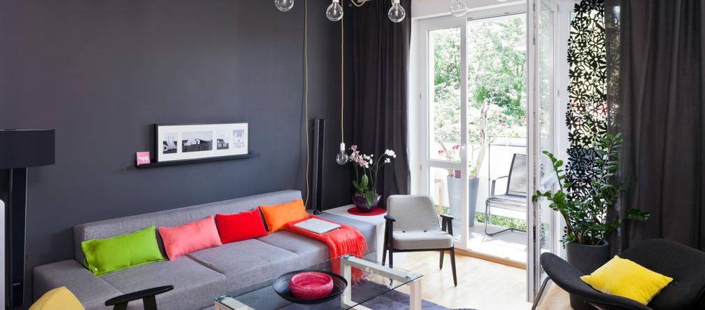 Lampa Medusa w szarym salonie