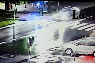 Zduńska Wola. 12-latka na hulajnodze potrącona na przejściu. W momencie wypadku nie miał kasku [ZDJĘCIA].