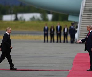 Totalna dominacja Donalda Trumpa! Tak przywitał Władimira Putina na lotnisku