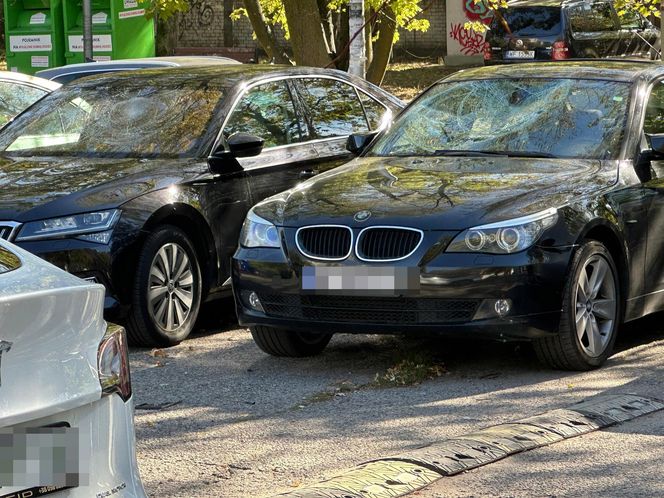 Uszkodzone samochody na Mokotowie