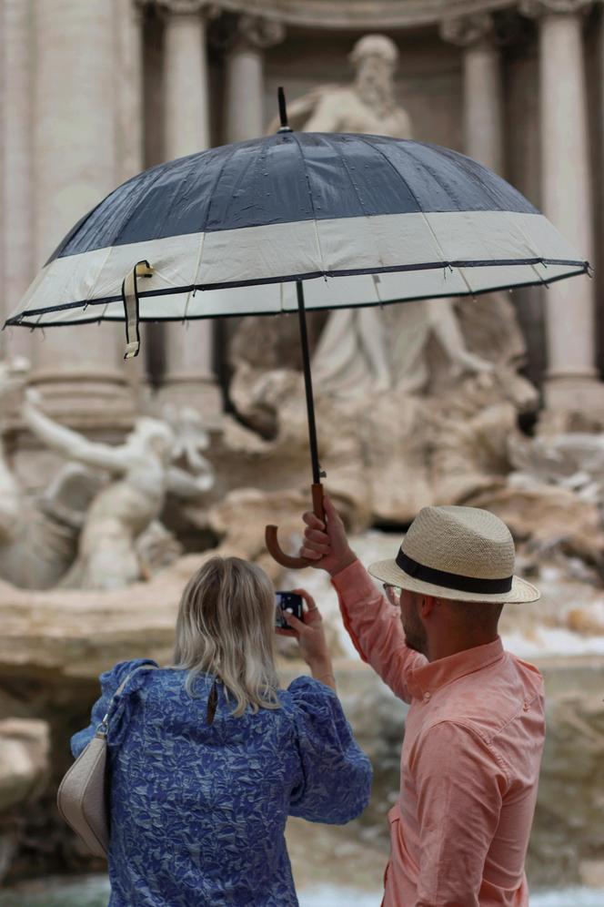 Fontanna di Trevi to słynna atrakcja Rzymu. Zobacz zdjęcia