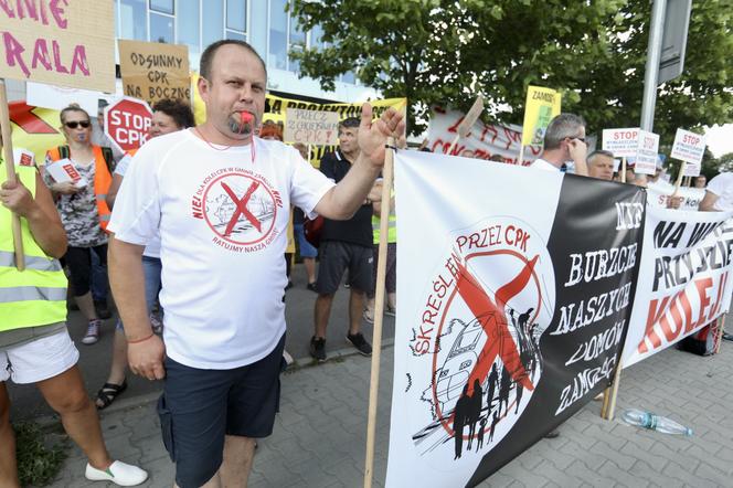 Rolnicy w stolicy przeciwko CPK. Protest przy dworcu zachodnim przed siedzibą spółki