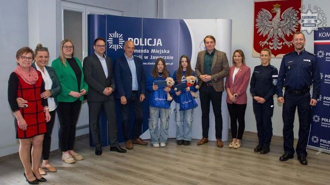  Amelia i Maja to prawdziwe bohaterki z Jaworzna. Nastolatki uratowały życie 78-latki