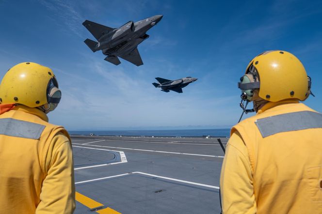 F-35B nad pokładem lotniskowca Cavour