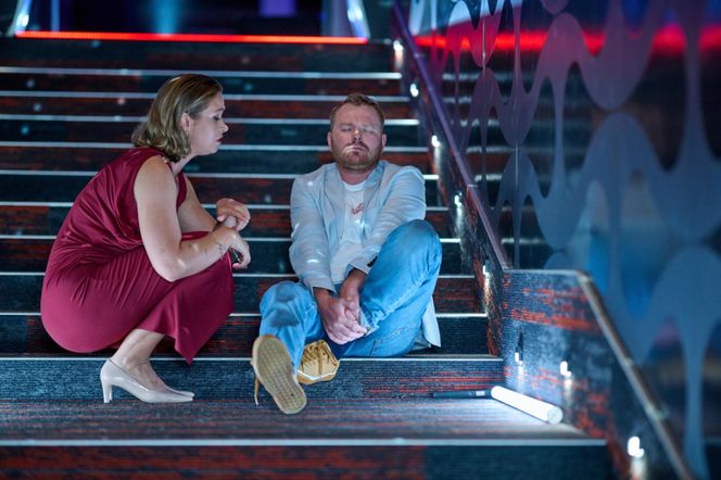 Na Wspólnej, odcinek 4085. Daniel (Michał Tomala), pracownica (Klaudia Kulinicz)