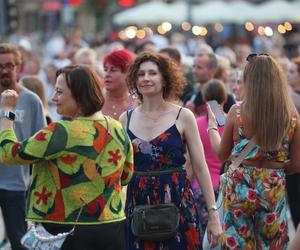 Potańcówka pod Teatrem Śląskim w Katowicach. Tłumy wręcz oszalały ZDJĘCIA