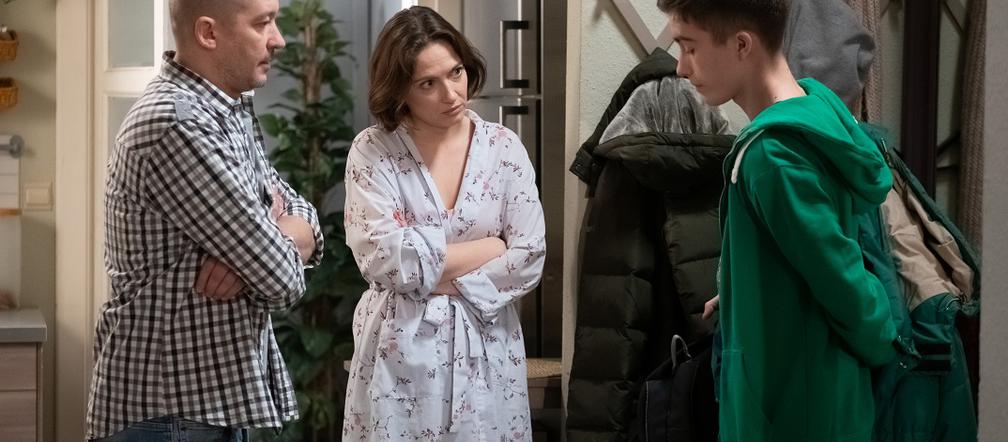 Na Wspólnej odcinek 2858, Franek (Natan Czyżewski), Bogdan (Wojciech Brzeziński), Joanna (Anna Cieślak)