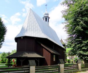 To dawna wieś duchowna w Małopolsce. Kiedyś była własnością klasztoru