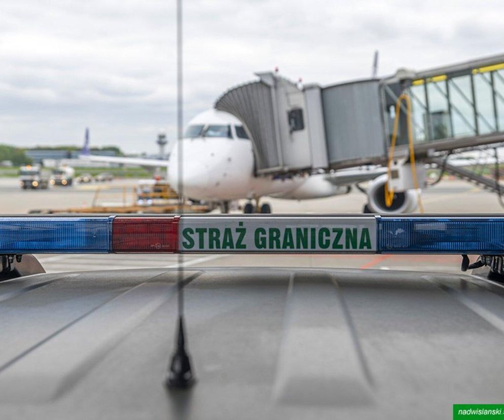 Groza na Lotnisku Chopina w Warszawie. Wsiadł na pokład i powiedział, że ma siekierę