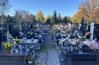 Tak wyglądają przygotowania do Wszystkich Świętych w Warszawie. Zobacz zdjęcia