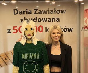 Daria Zawiałow z klocków LEGO stanęła w Warszawie. Niesamowita precyzja