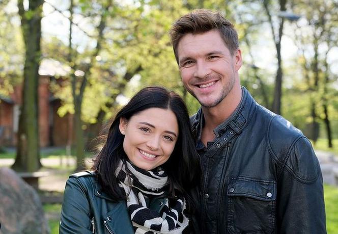 M jak miłość. Iza (Adriana Kalska), Marcin (Mikołaj Roznerski)