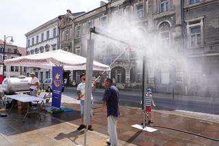 Tarnów walczy z falą upałów. Na ulicach rozdawana jest woda, stanęły również kurtyny wodne