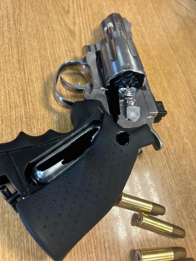 Dramat w Nisku. Naładowaną wiatrówką groził swojej rodzinie