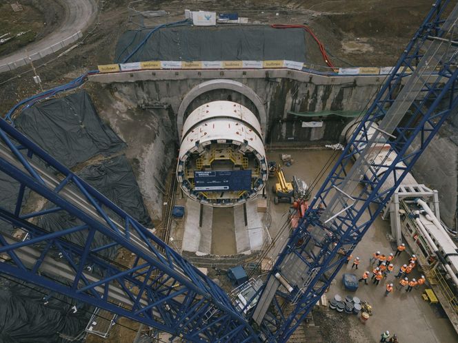Wielkie chińskie maszyny TBM drążą najdłuższy tunel kolejowy w Polsce