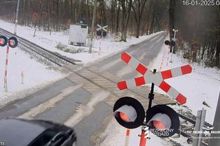 Wjechał wprost pod pociąg i odbił się jak od ściany.