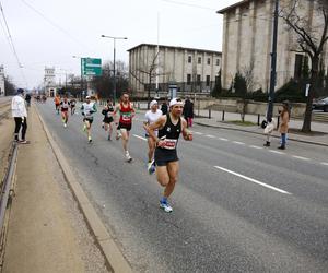 Bieg na Piątkę 2024, Warszawa - zdjęcia. Biegłeś? Szukaj się w galerii!