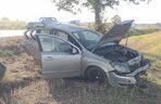 Śmiertelny wypadek pod Białą Podlaską. Opel wbił się w drzewo, kobieta zmarła w szpitalu