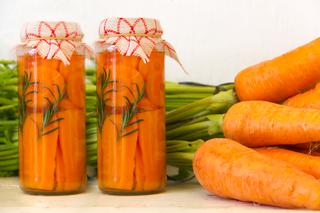 Kiszona marchew - właściwości odżywcze i wpływ na zdrowie. Przepis na kiszoną marchew