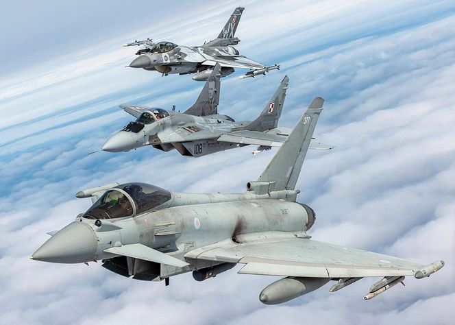 Brytyjski Eurofighter Typhoon, i polskie MiG-29 i F-16