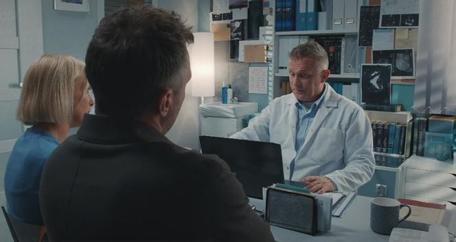 M jak miłość odc. 1889. Dorota (Iwona Rejzner), Bartek (Arkadiusz Smoleński), Artur Rogowski (Robert Moskwa)