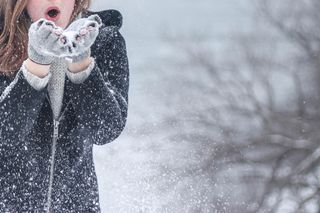 Śnieg, mgły i wiatr. Gdzie będzie najgorzej? [Prognoza IMGW na 14.12.2024]