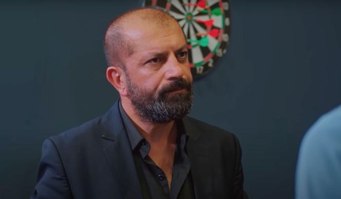 Alper sprzeda Silę do nielegalnego klubu! Odurzoną dziewczynę znajdzie Kuzey i dojdzie do awantury, a Sila... zniknie.