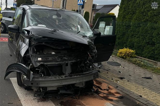 Groźny wypadek pod lotniskiem w Pyrzowicach. Kierowca BMW wymusił pierwszeństwo. Cztery kobiety w szpitalu