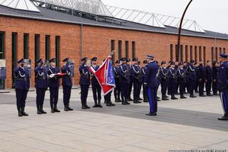 Dolnośląska policja przyjęła aż 37 nowych funkcjonariuszy. Zobacz zdjęcia i nagranie ze ślubowania
