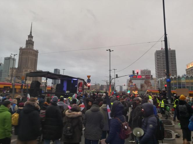 Strajk Kobiet w Warszawie. Zaczyna się wielka manifestacja w stolicy [RELACJA NA ŻYWO]