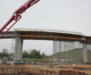 Budowa estakady odbywa się metodą nasuwania podłużnego