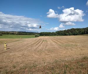 Nietrzeźwy kierowca hyundaia staranował 17-latka pod Kartuzami. Chłopak walczy o życie [ZDJĘCIA].