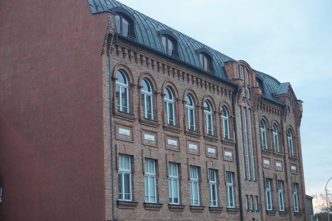 Zabytkowa fasada z XX wieku zachwyca białostoczan. Dzisiaj mieści się tam słynna instytucja
