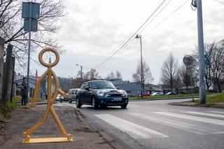 10 odblaskowych ludzików kosztowało ponad 100 tys. zł