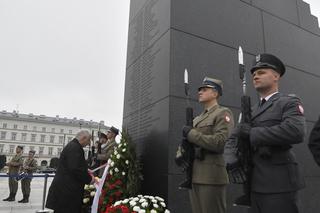 Pomnik Smoleński zniknie z placu Piłsudskiego? Zapadła pilna decyzja