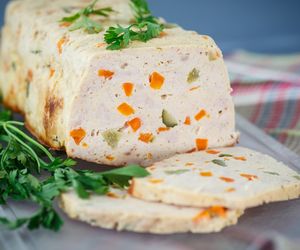 Drobiowy klops o smaku gyros: przepis na pieczeń rzymską z mielonego mięsa drobiowego
