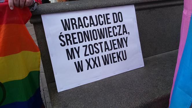 Toruń mówi "TAK dla edukacji seksualnej!". Za nami demonstracja w sercu miasta