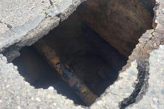 W Jaworznie zapadła się ziemia. Zapadlisko ma 10 metrów głębokości!