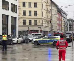 Kierowca wjechał w grupę ludzi w Monachium